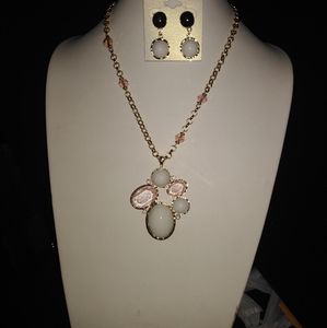 Drapers & Damon Necklace and Earrings Set